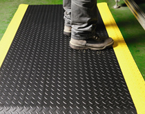 車間工業(yè)耐油防滑地墊，車間走道、加工生產(chǎn)線線工業(yè)地毯